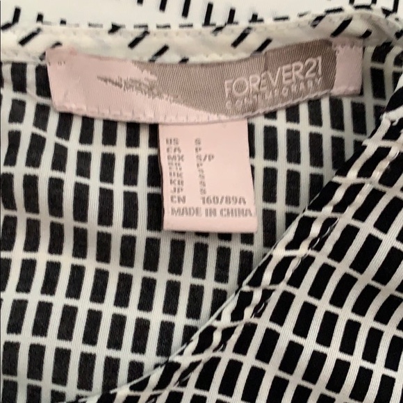 Sleeveless blouse - Picture 4 of 4